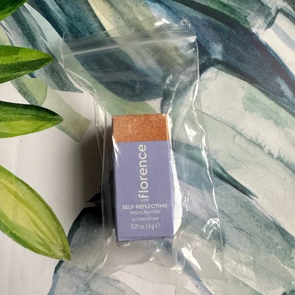 Florence by Mills Self-Reflecting Highlighter Stick - Self-Worth NWT - Picture 7 of 8